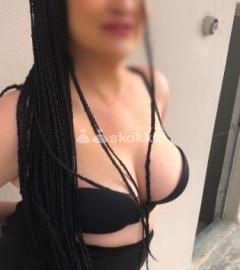 😗😗Elena Linaki: Your Stunning Dating Companion